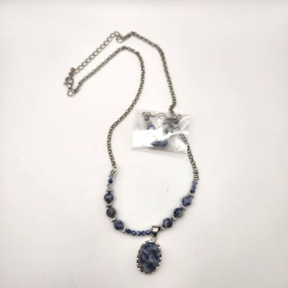 NWOT Unbranded Elegant Blue & White Stone Necklace and Earring Set - Picture 1 of 5
